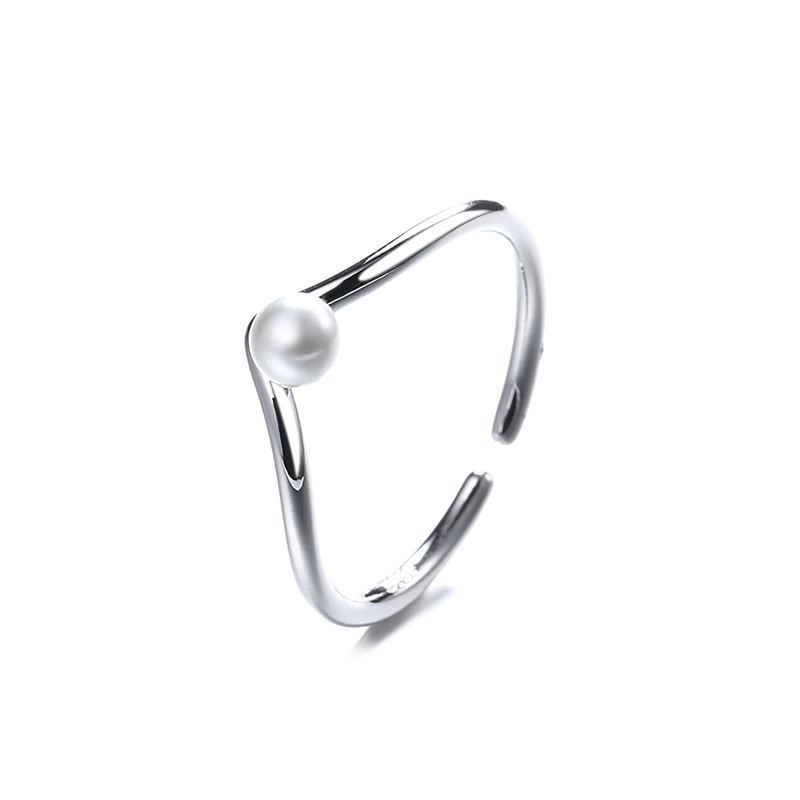 1:White Gold V-shaped Pearl Ring