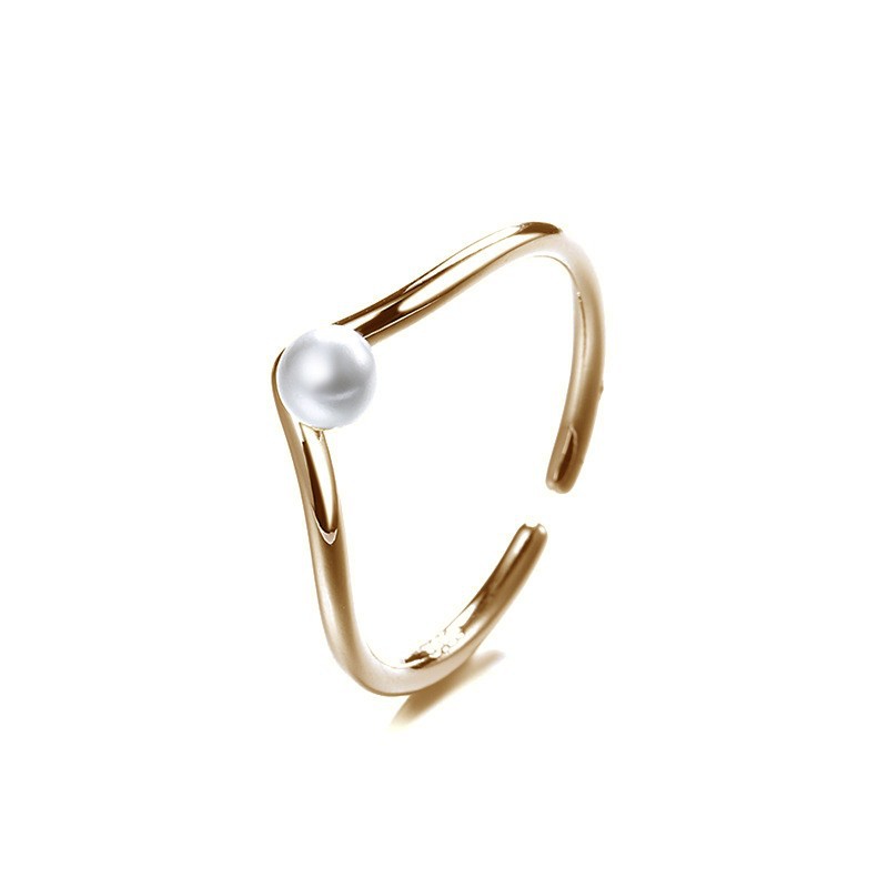 2:Gold V-shaped Pearl Ring