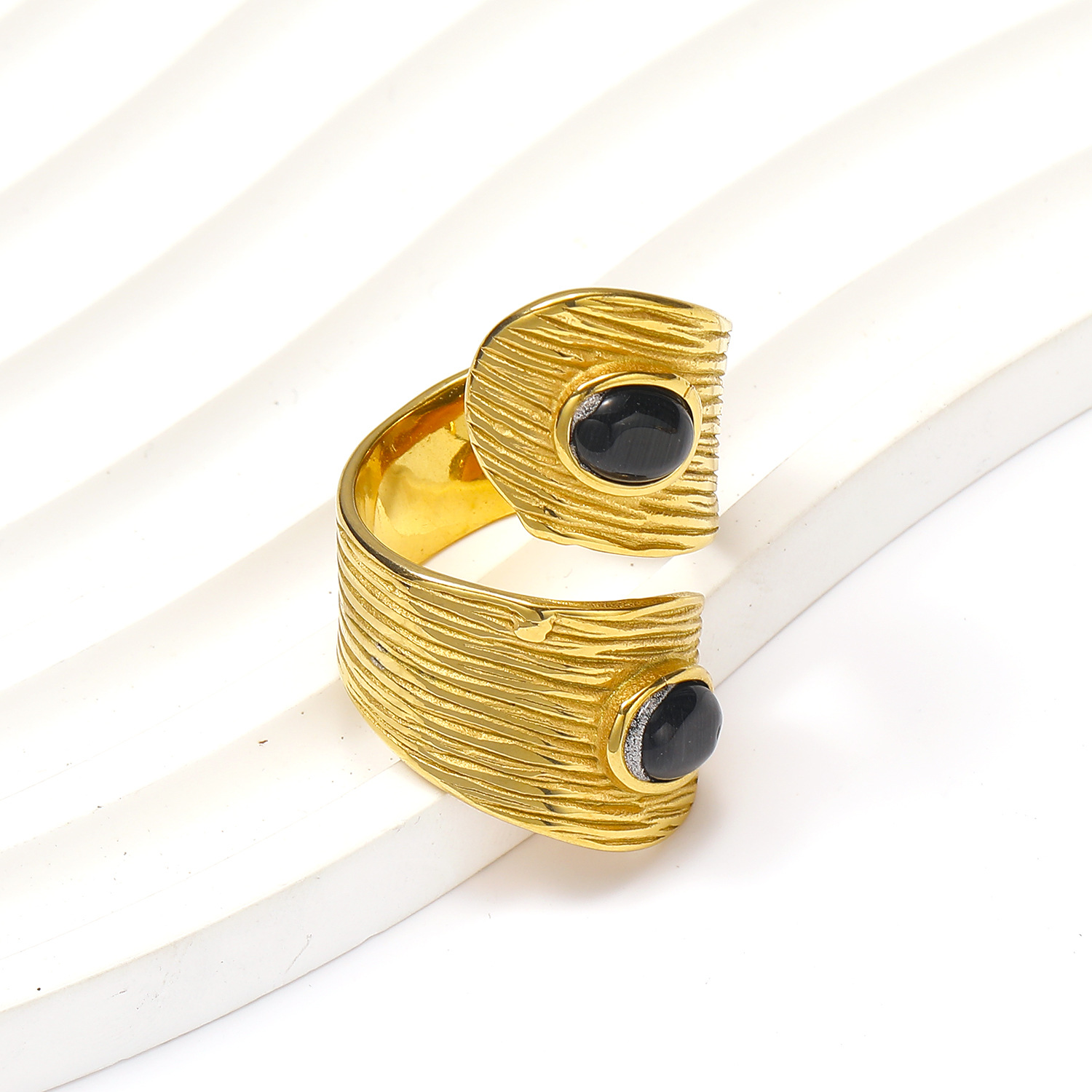 Black cat's eye US Size #6