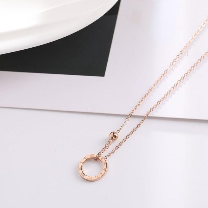 1:B84 Roman Numeral Round Necklace Rose Gold