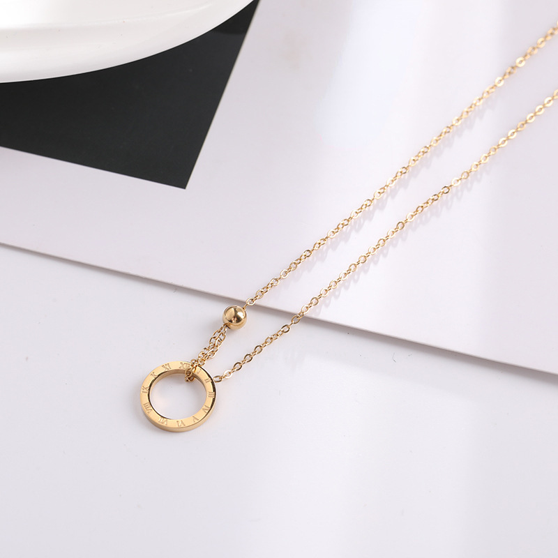 3:B84 Roman Numeral Round Necklace Gold