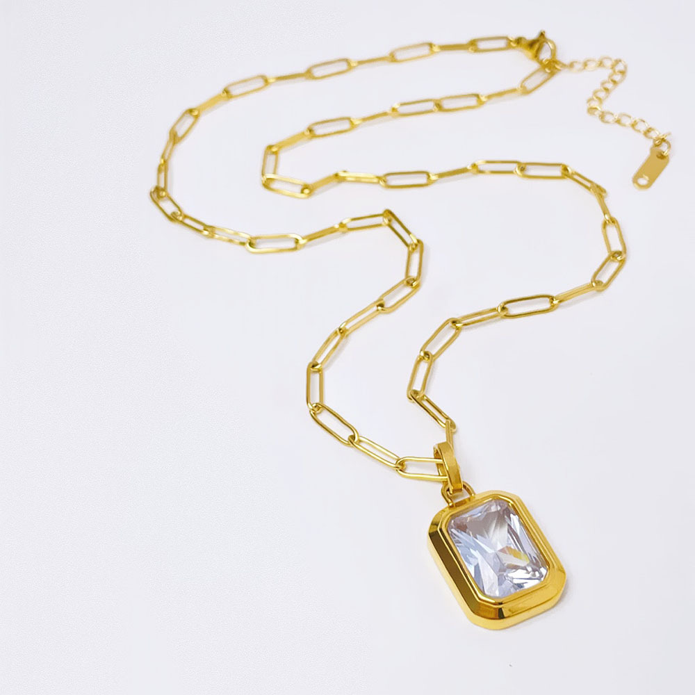 3:A236 white square diamond necklace gold