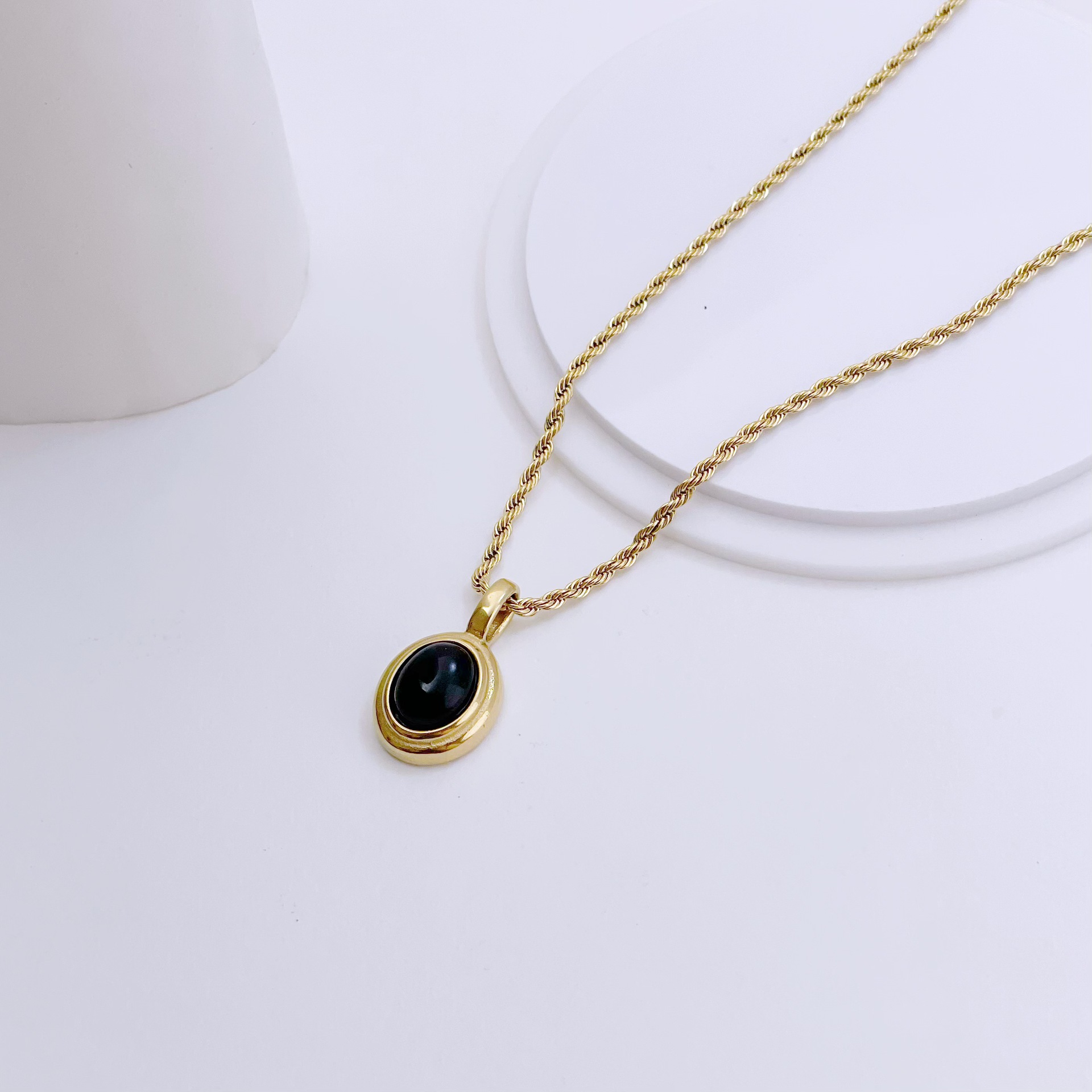 2:Black opal necklace gold