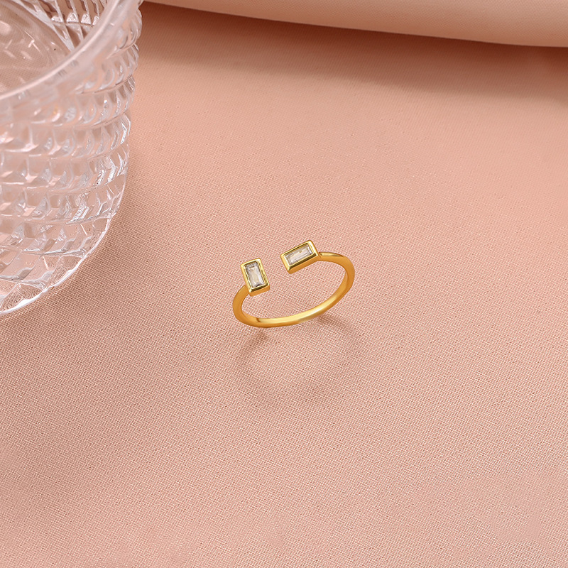 2:Square diamond ring (gold)