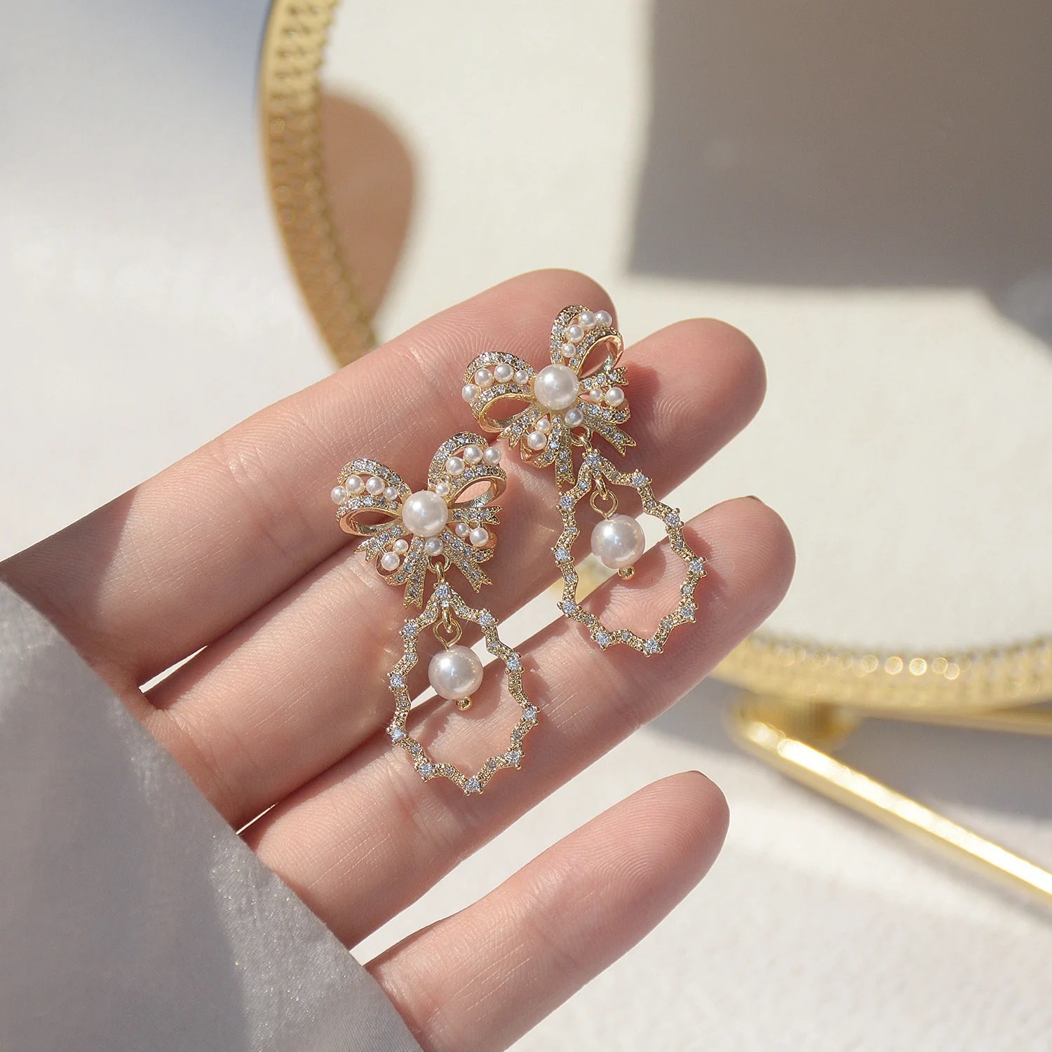 1:ZJ3652 stud earrings