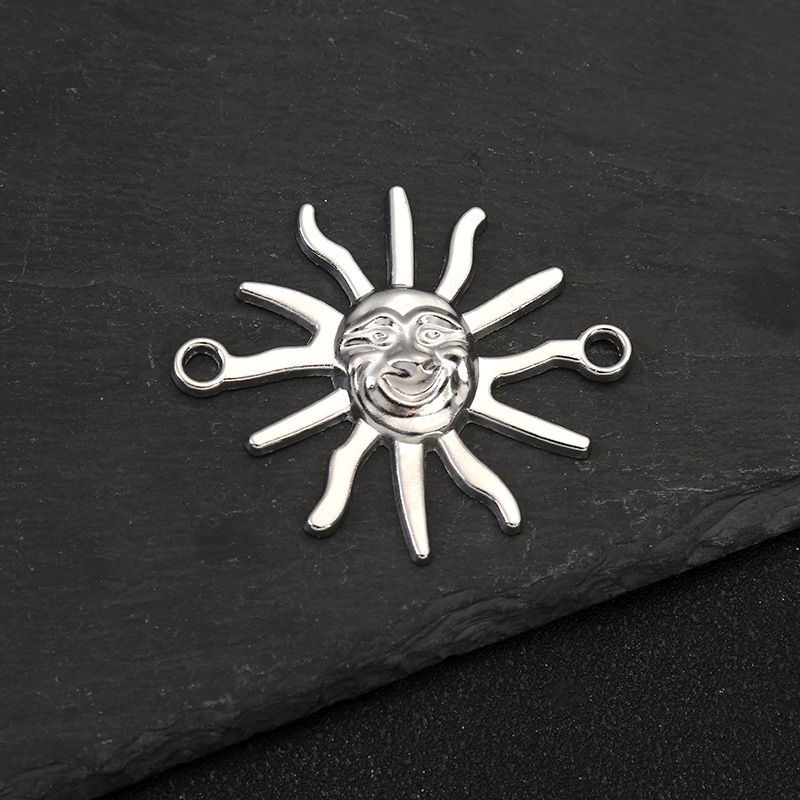 2:Silver sun (about 8*7.7*0.3cm)