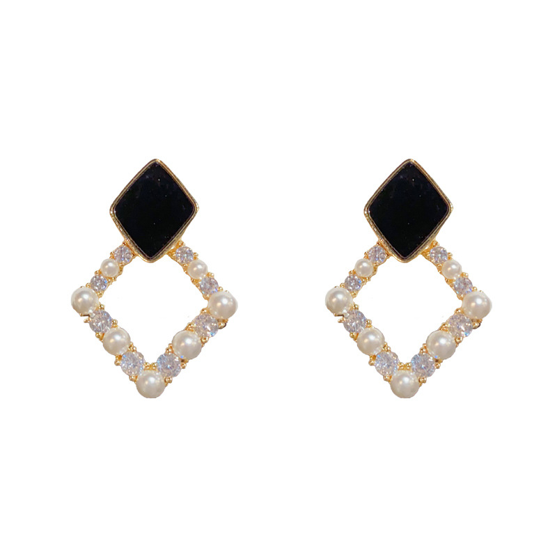 1:Black plate diamond pearl rhombus earrings (thick real gold plating)