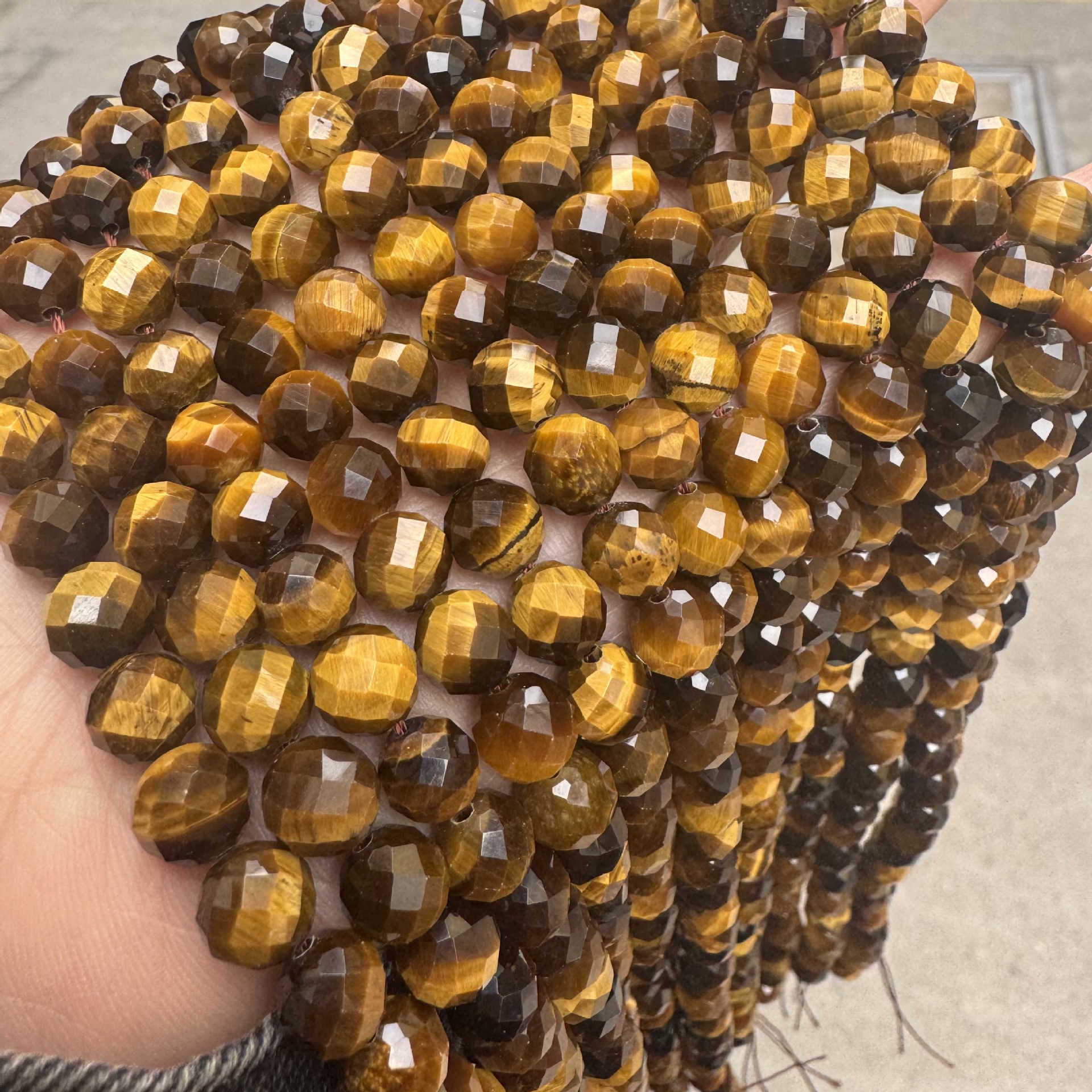 28 mm (about 47 pieces)