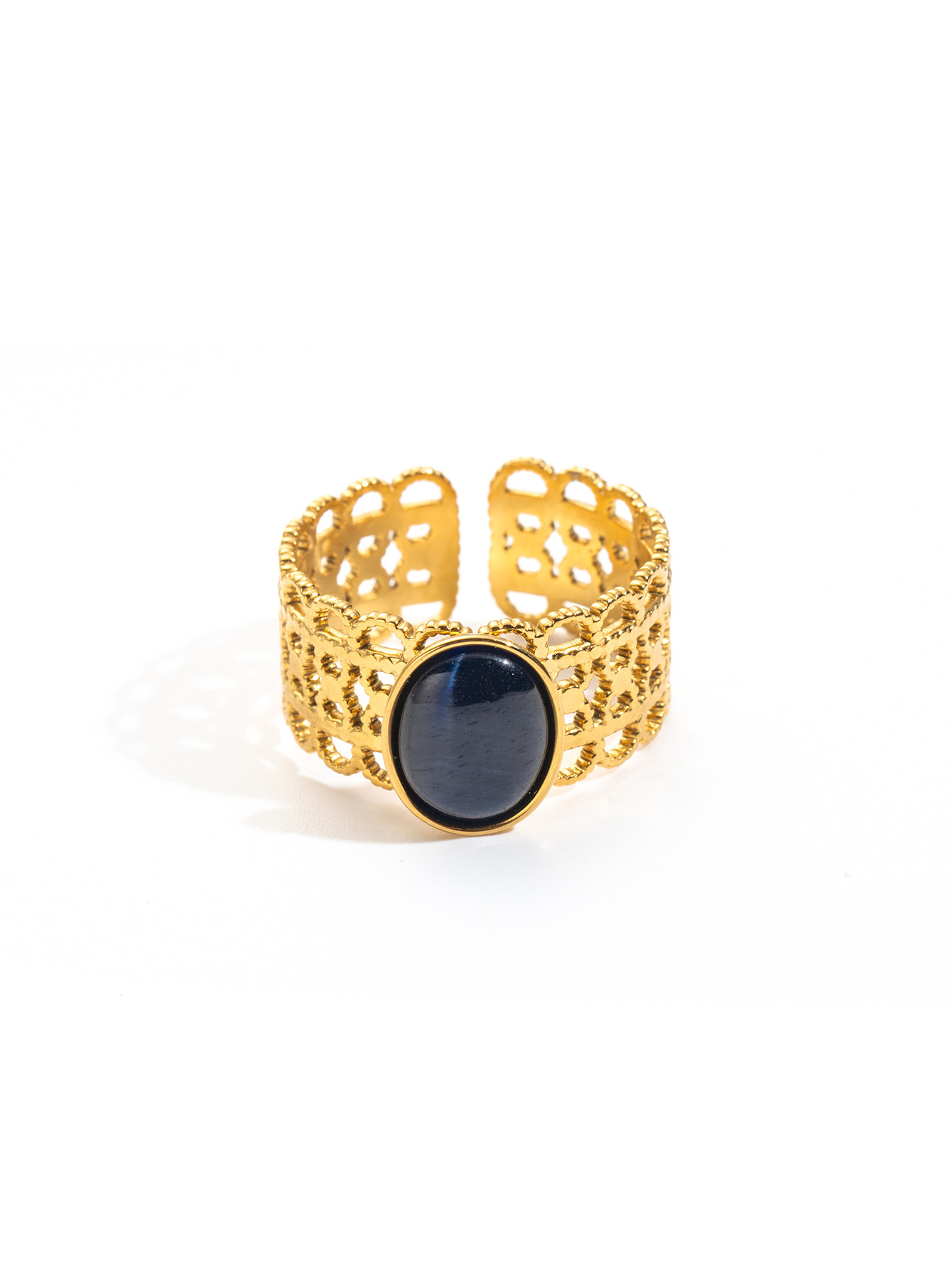 Blue cat's eye gold ring