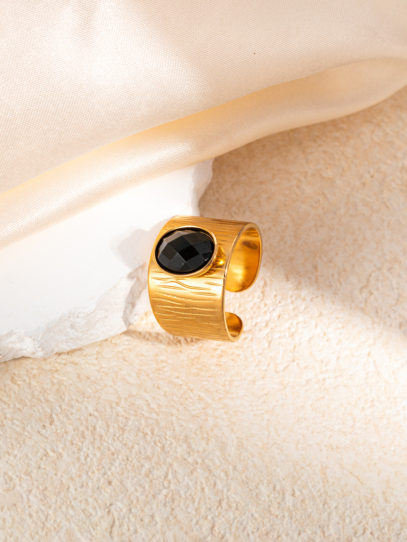 5:Gold obsidian ring