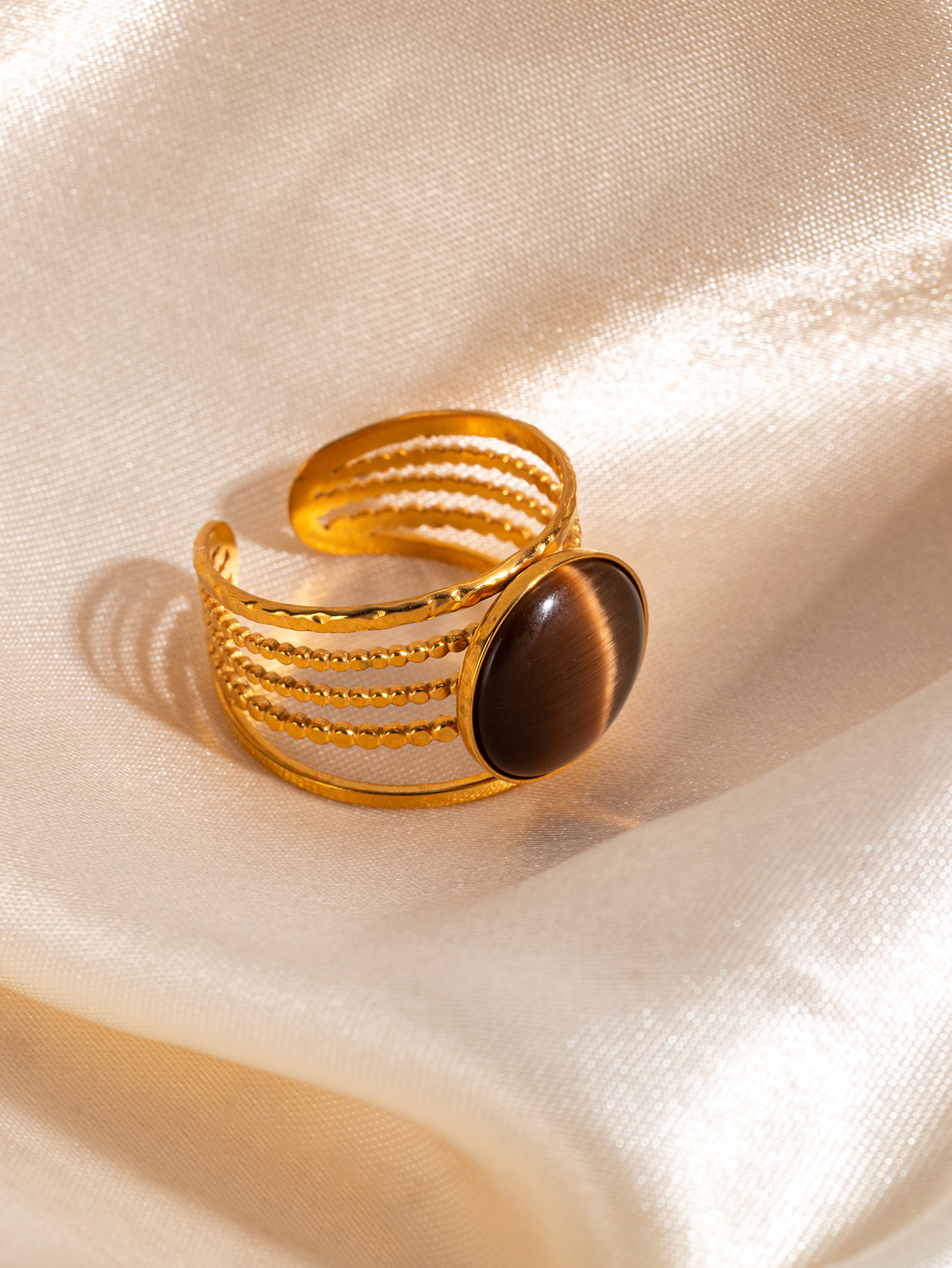 3:Brown gemstone ring