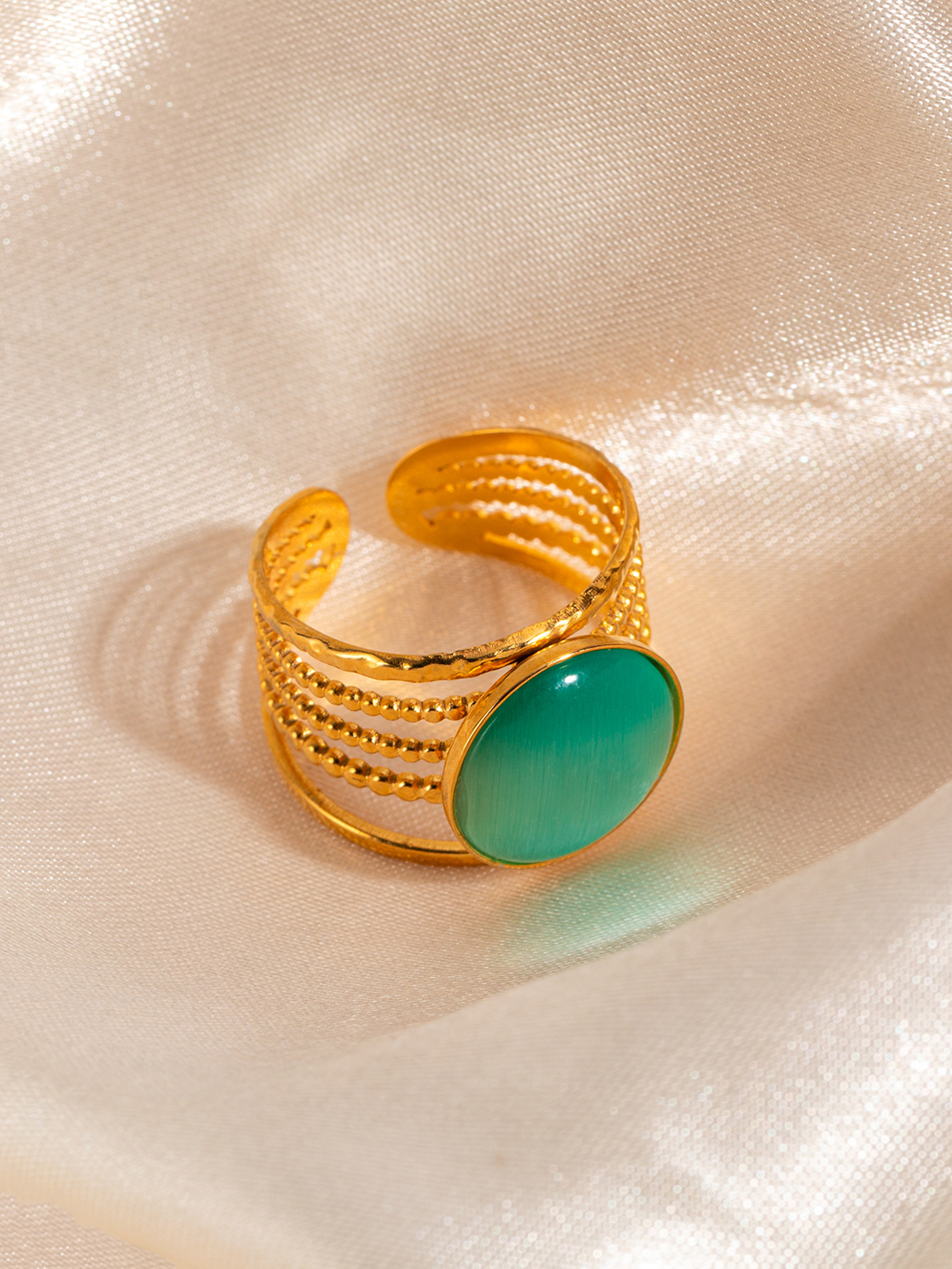 5:Green gemstone ring