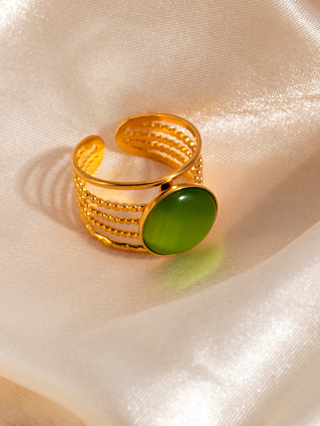 6:Grass green gemstone ring