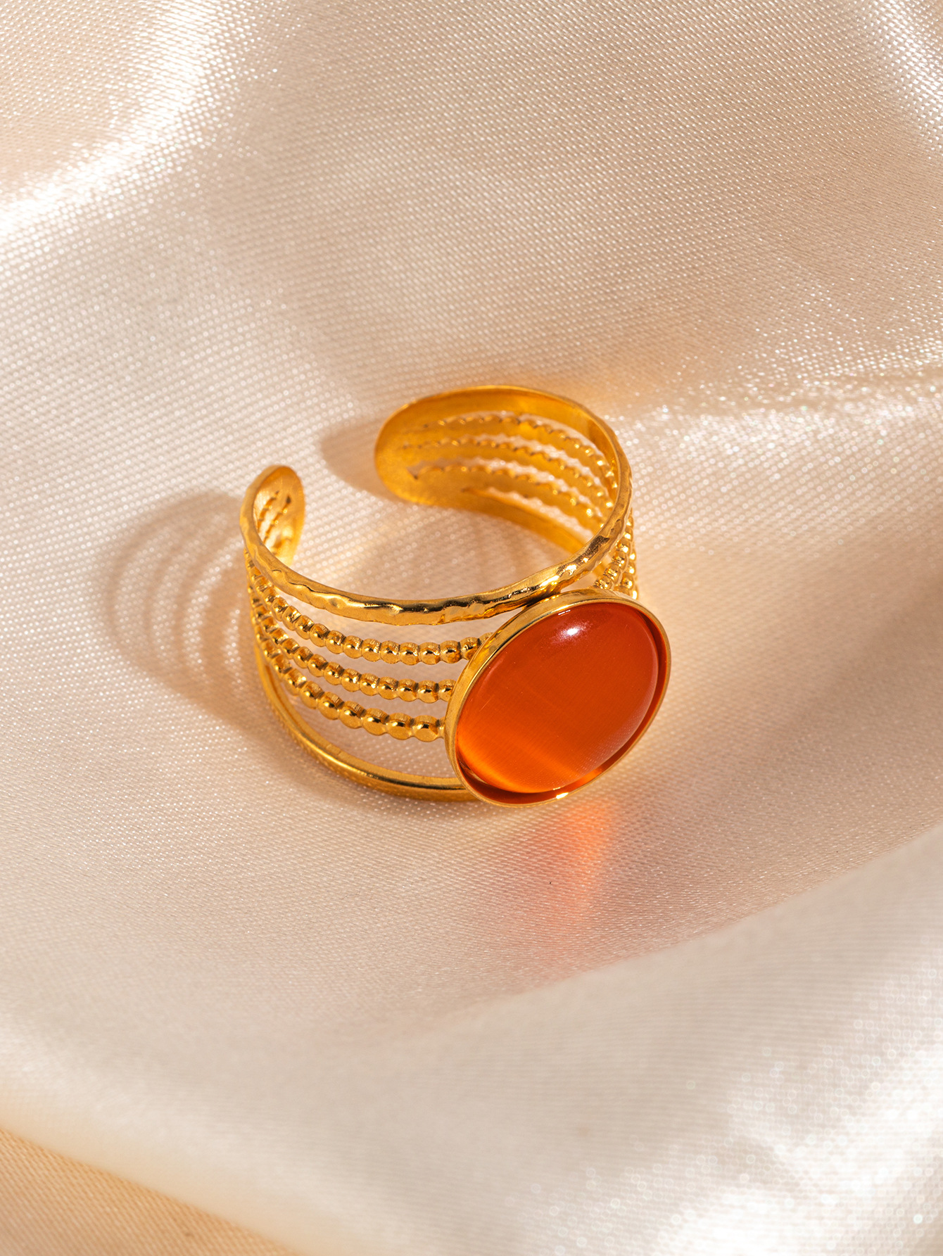 10:Red gemstone ring