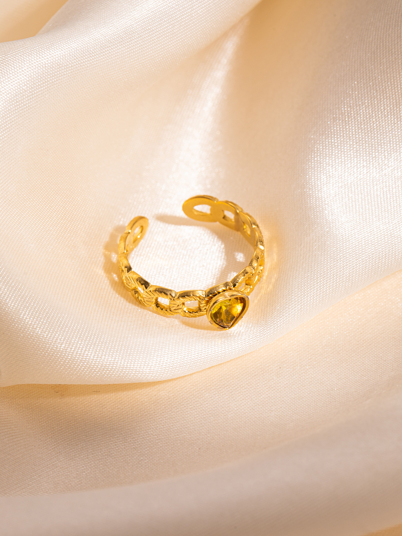 1:Hollow love yellow diamond ring