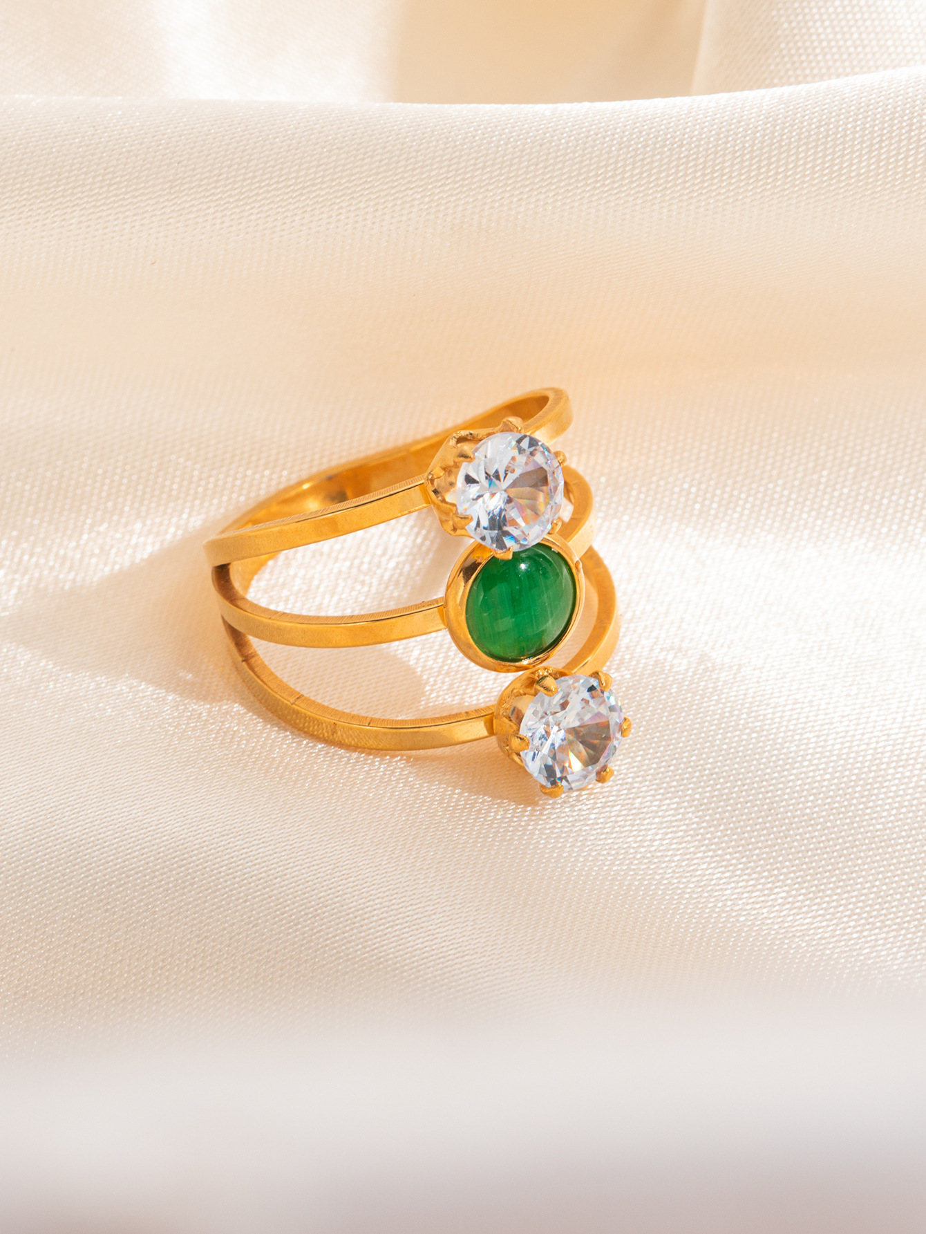 1:Diamond green gemstone ring