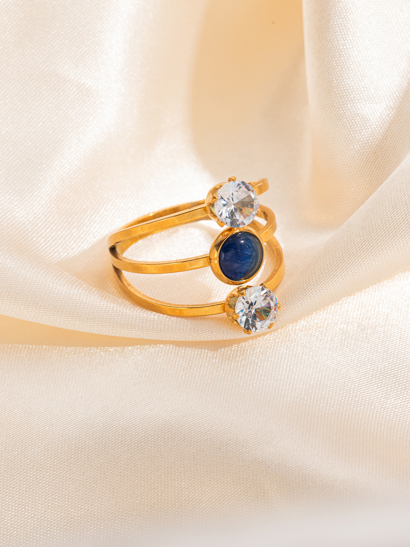 4:Diamond blue gemstone ring