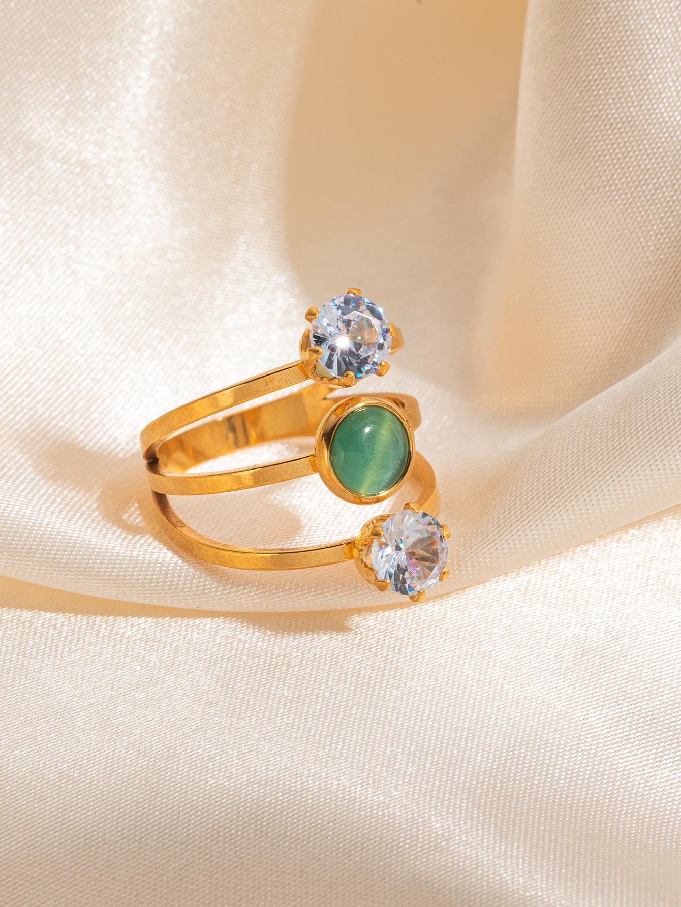 6:Diamond grass green gemstone ring