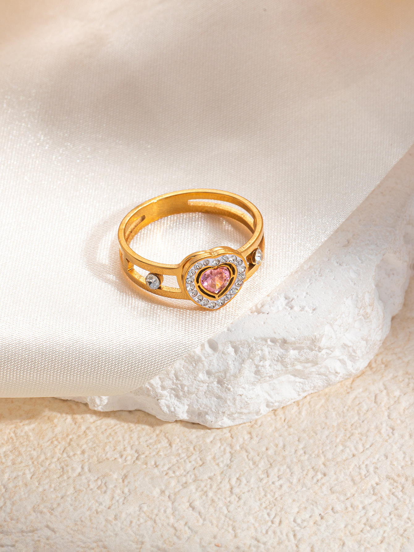 3:Pink gem love diamond ring