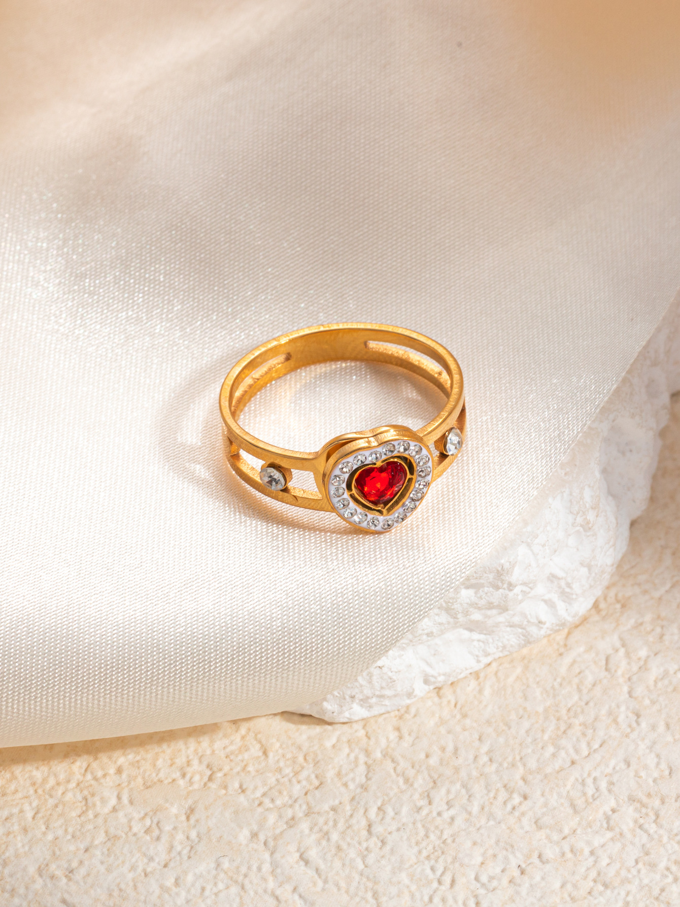 6:Red gem love diamond ring