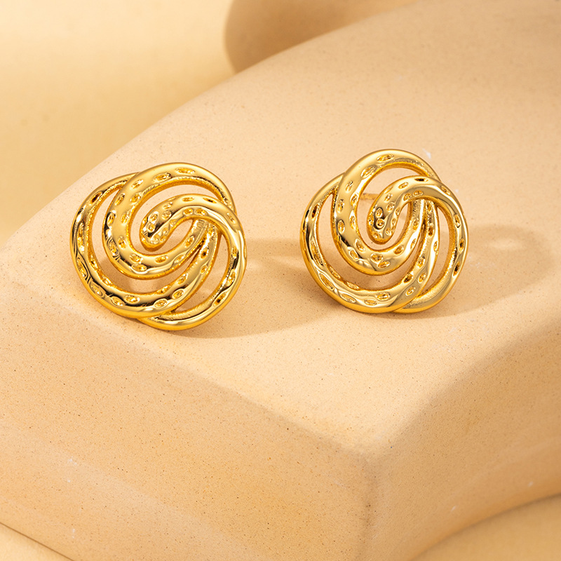 3:Rotating Flower Stud Earrings