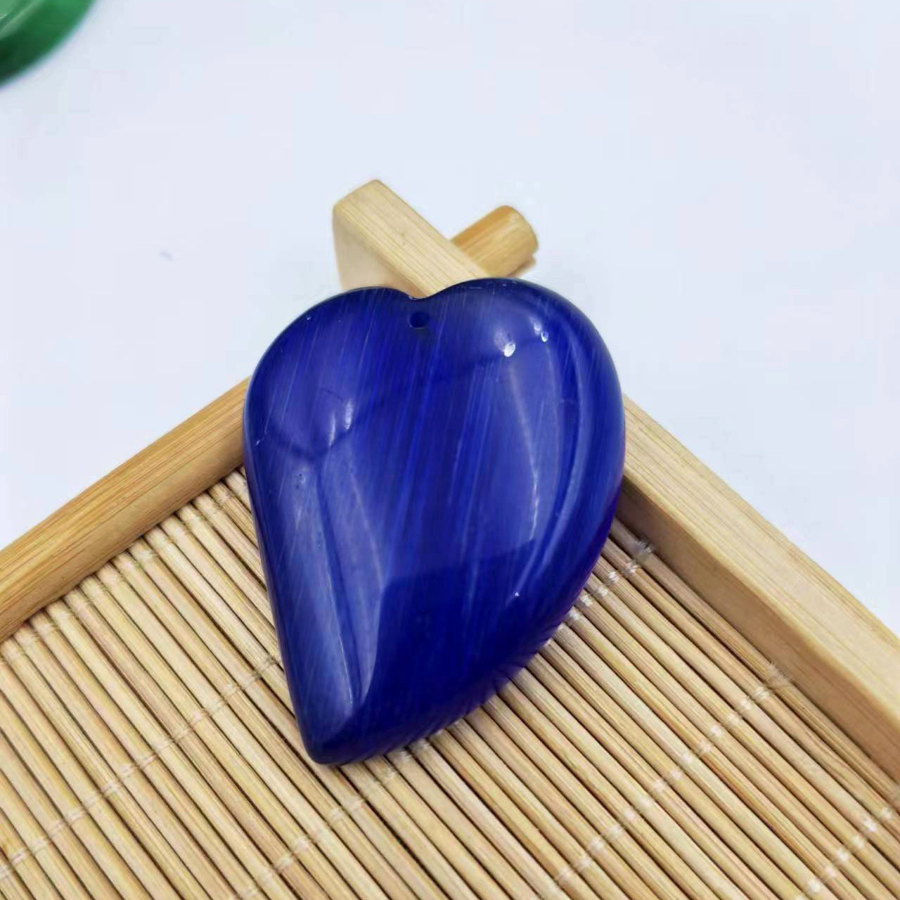 2:Dark blue crooked heart 34 * 44mm