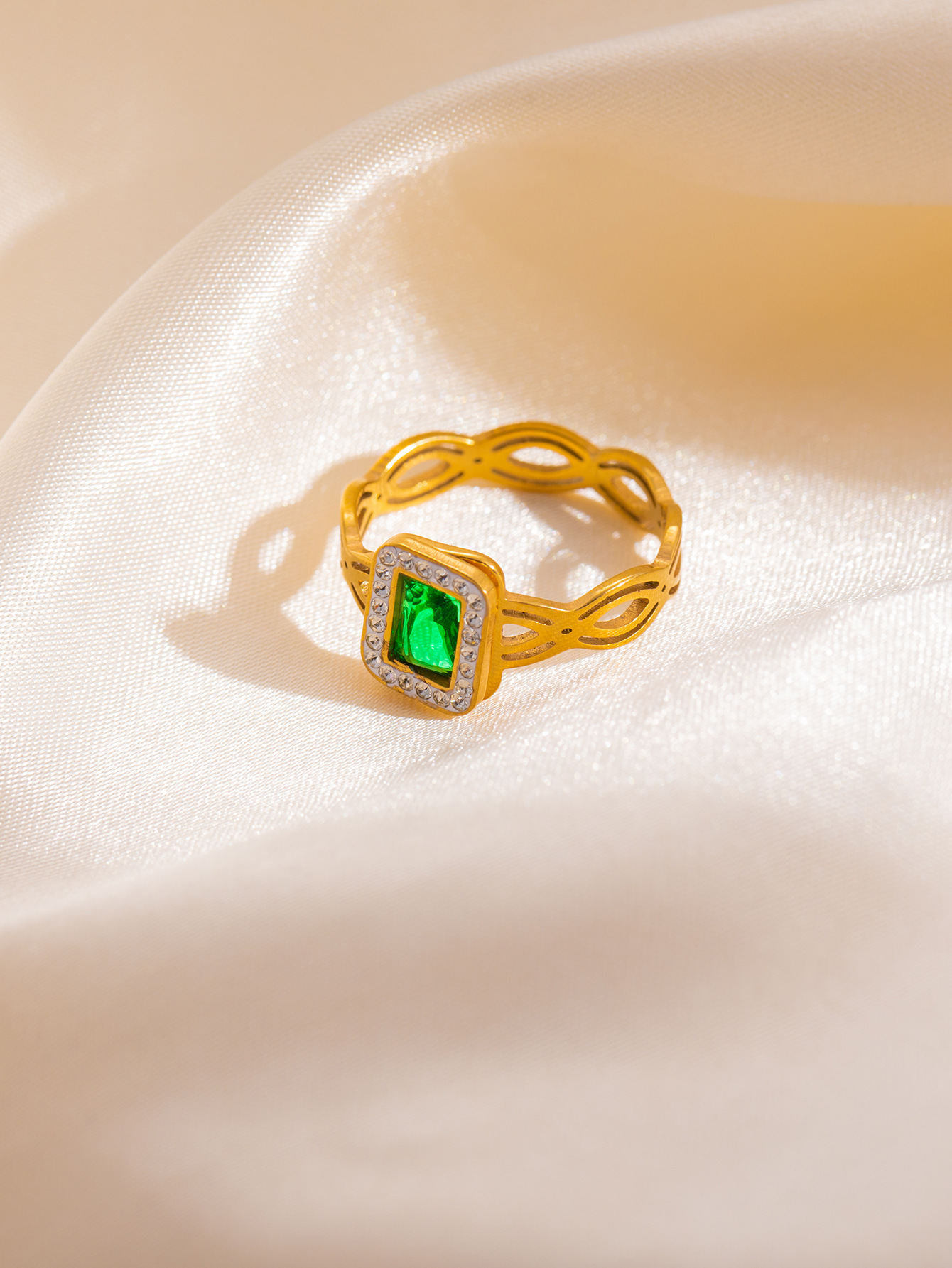 2:Green gemstone