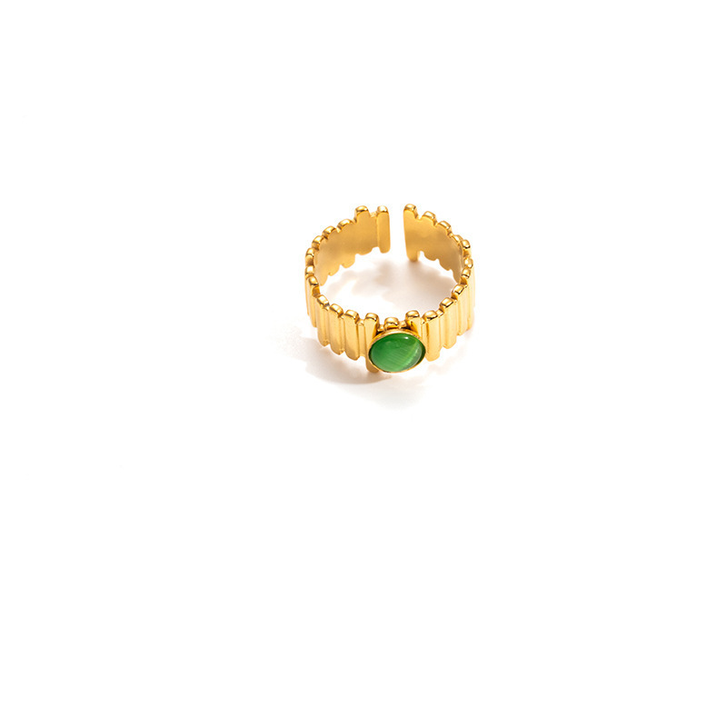 2:Grass green gemstone gold ring