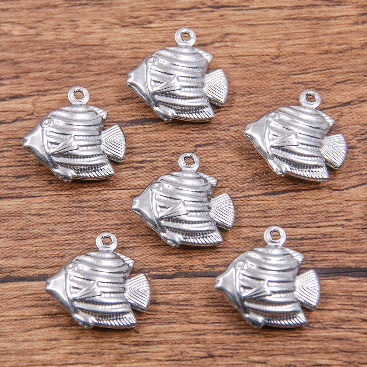 5:Steel color small fish 17x17mm