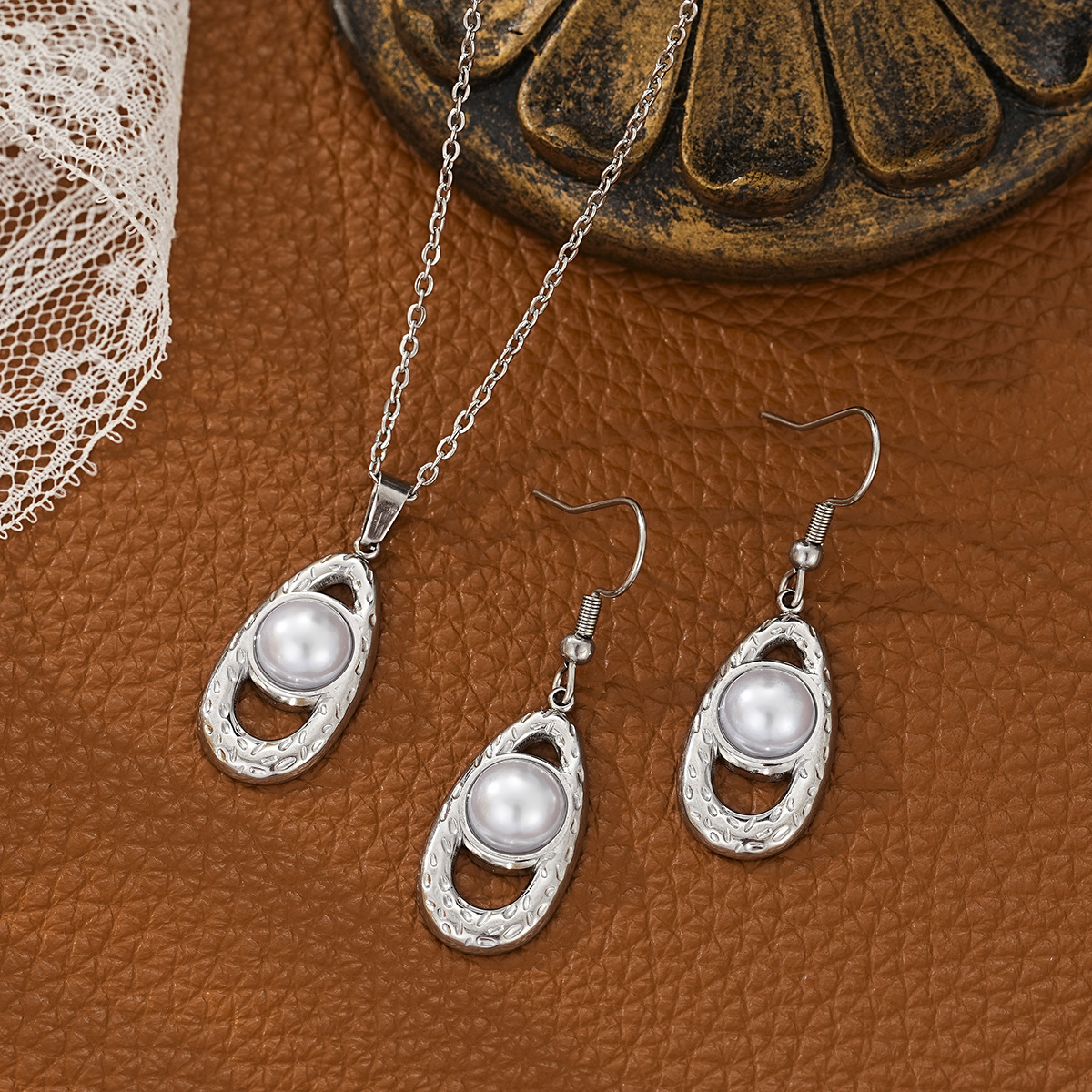 3:80003 earrings   pendant