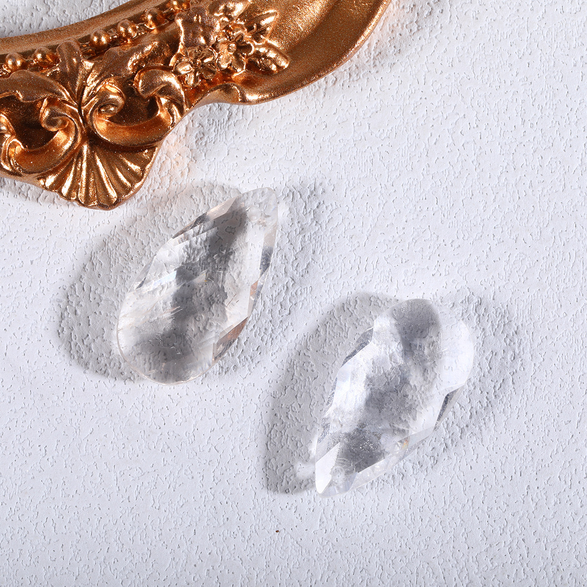 12:White crystal (single)