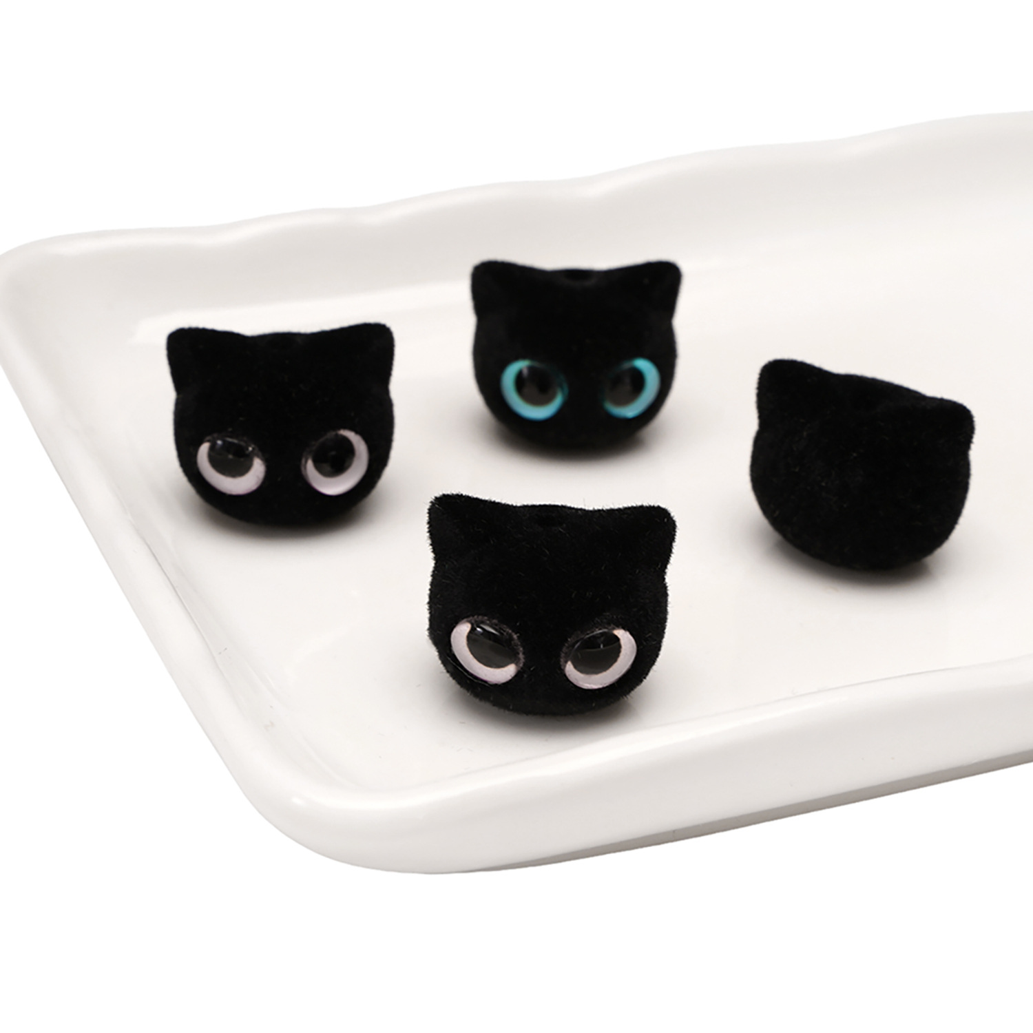 3:Black, about 19x17mm, 1 piece/pack (eye color is random)