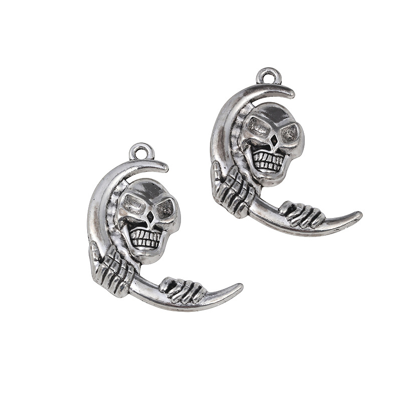 13:Skeleton moon (19x29mm)