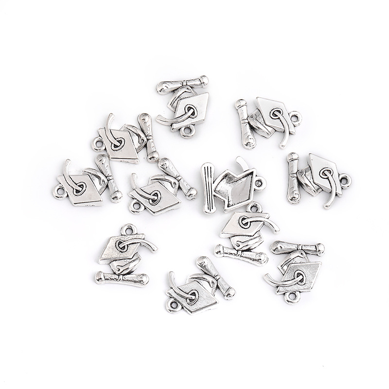 3:Graduation cap (16.5 x17x3mm)