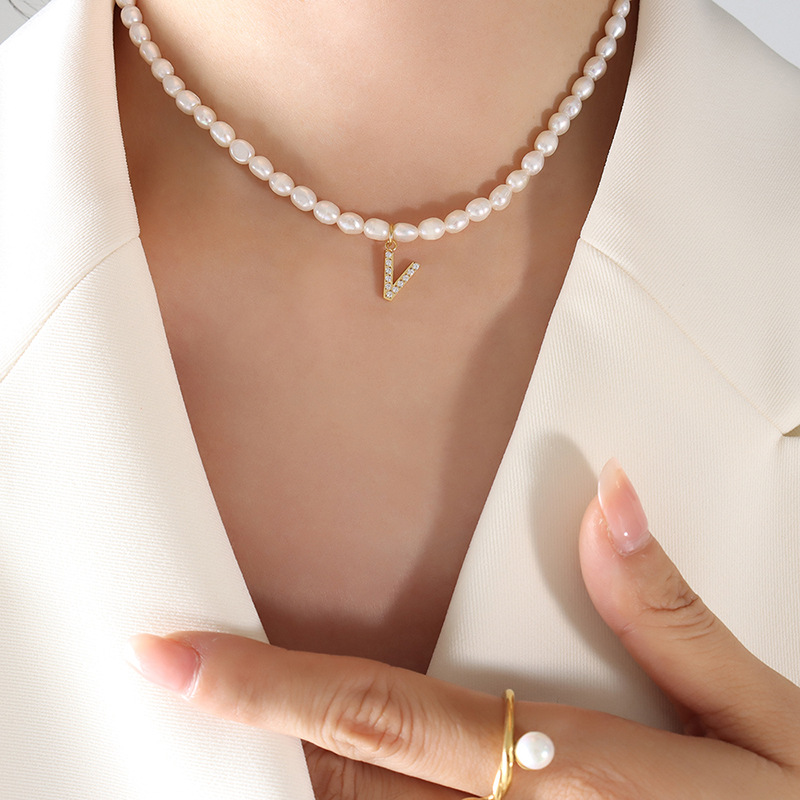 22:P1301-V letter gold necklace 38 7cm