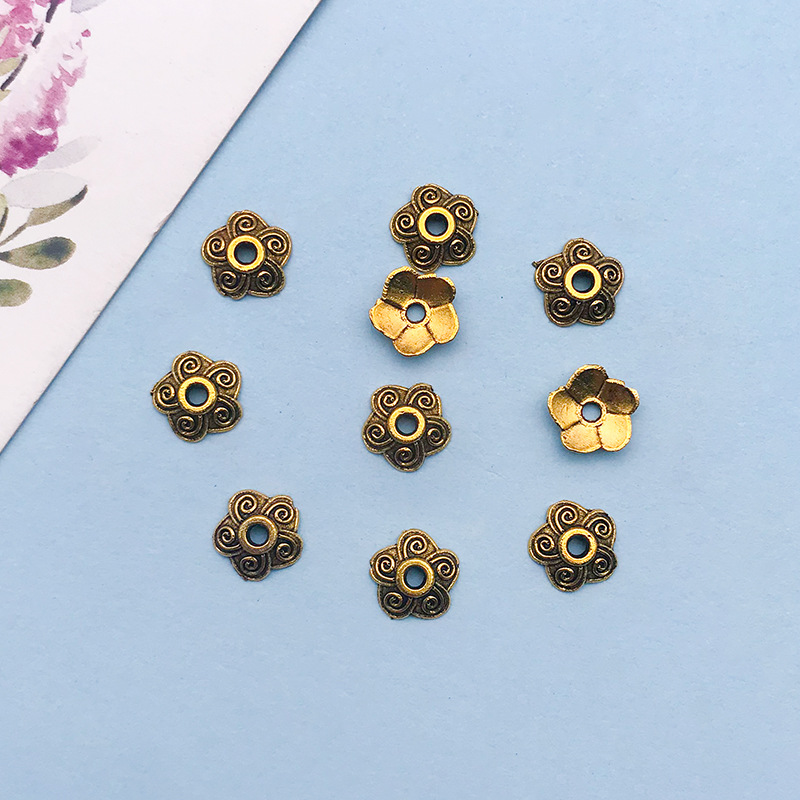 2:1 antique gold flower-shaped flower hat 8*8 holes 1.6 mm-16602-0.2g