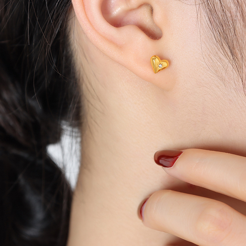 4:F788-gold stud earrings