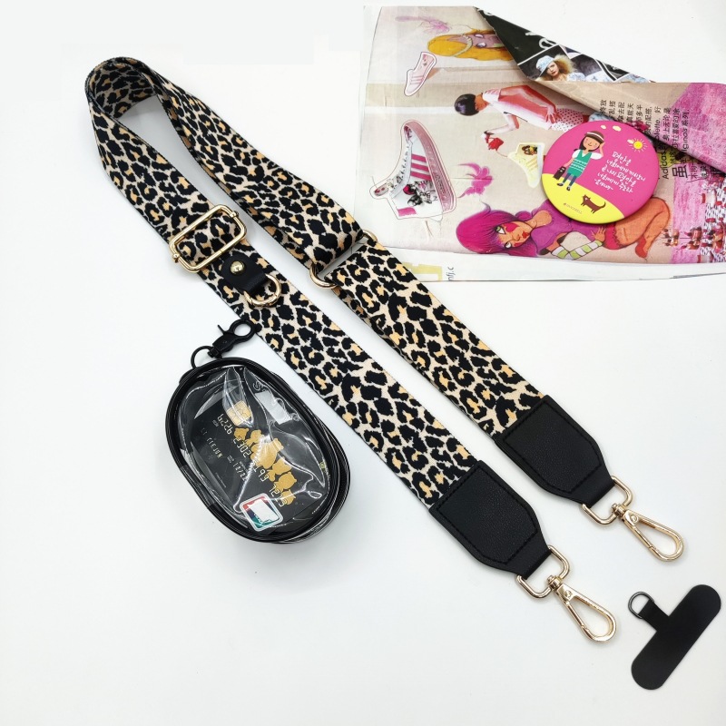 10:Beige and black leopard print three-piece set