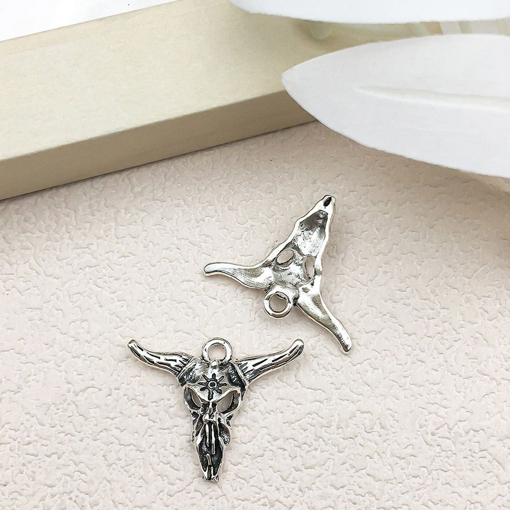 11:1 antique silver Halloween skull bull head 22x17mm-16968-2.1g