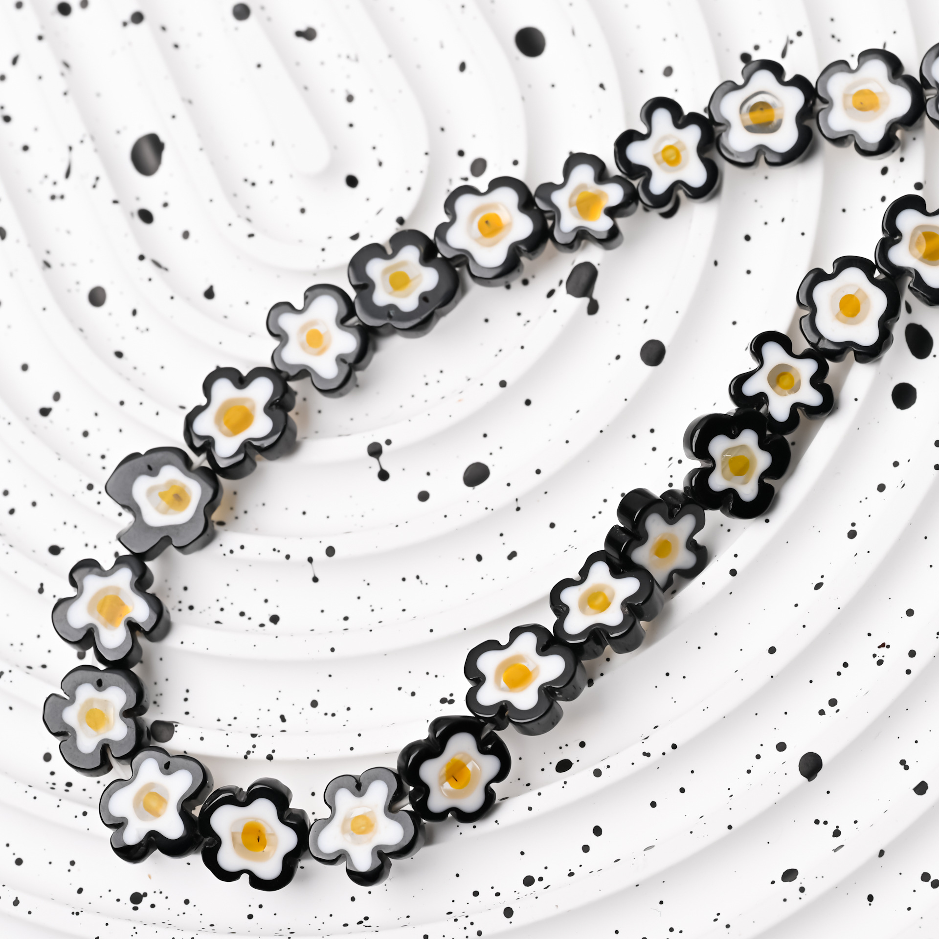 16:Black yellow core