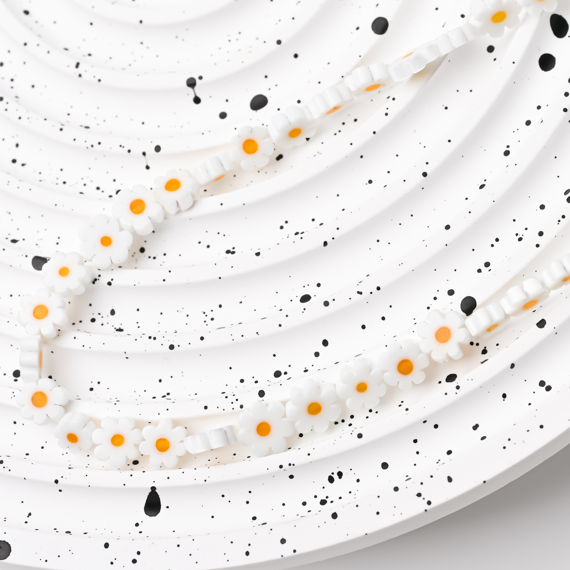 18:White orange core