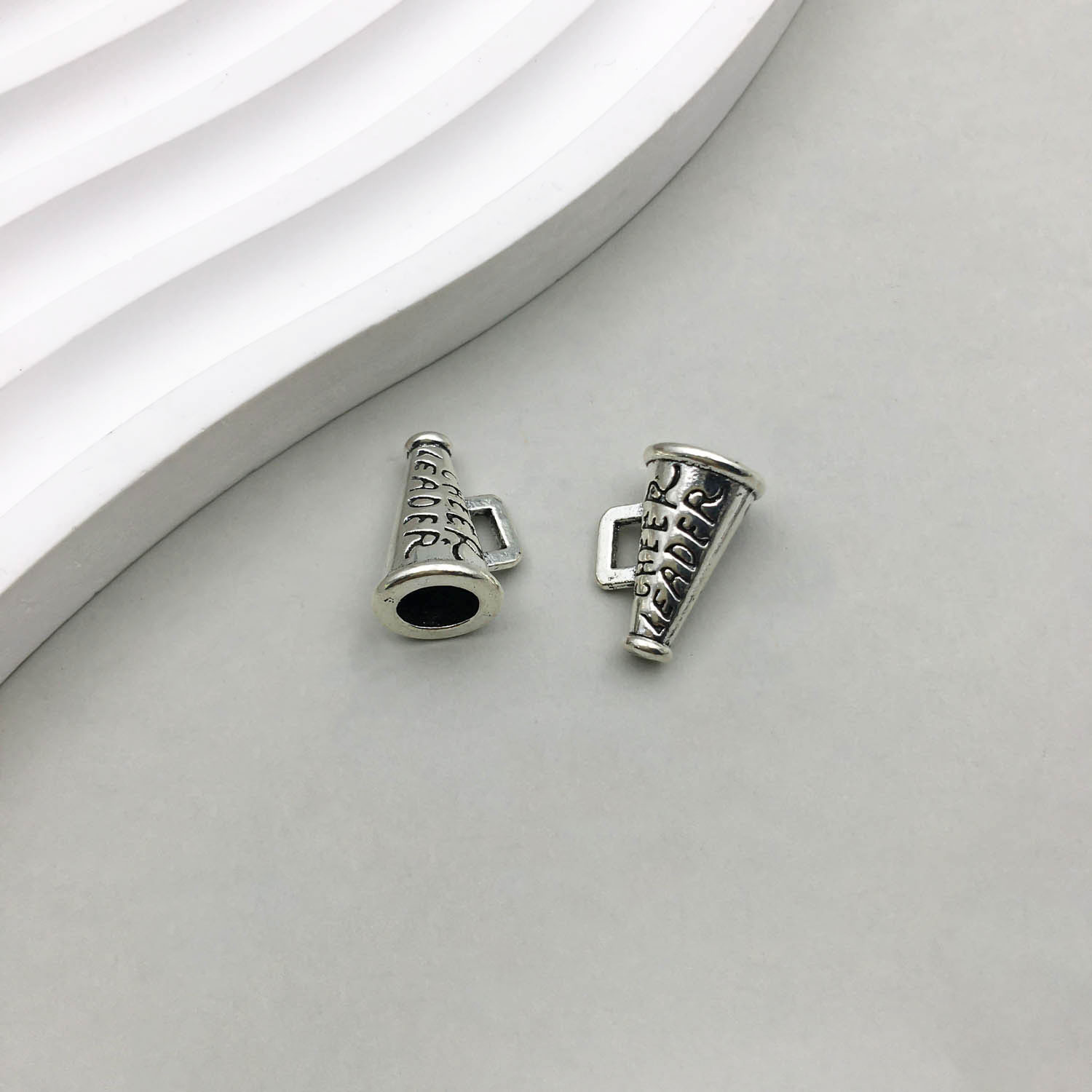 4:1 antique silver cheerleading gymnastics team horn 13*15mm-1.5g-9831