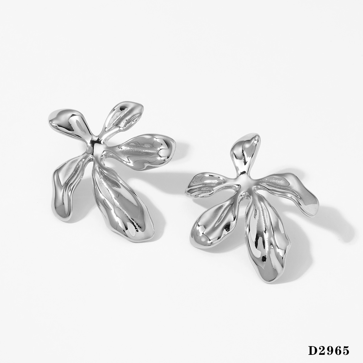 2:Silver earrings d2965
