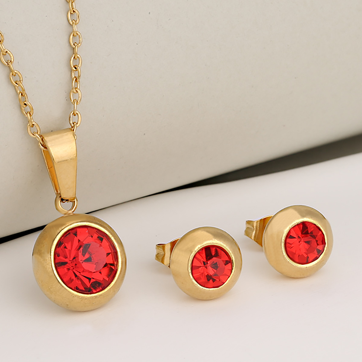 2:Gold   red diamond