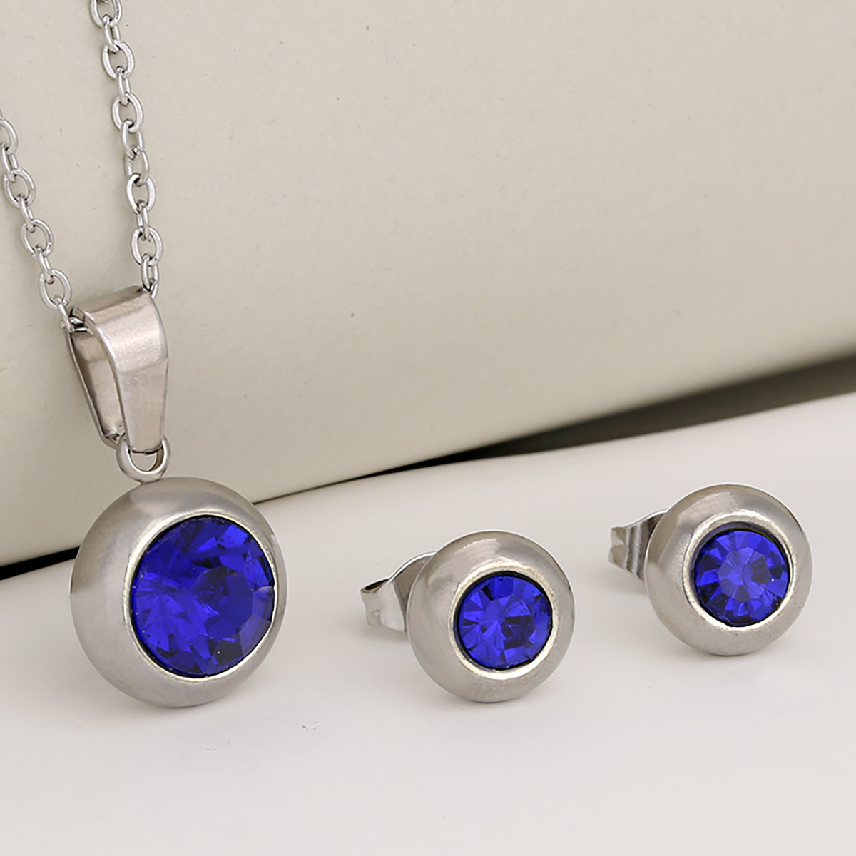 7:Steel color   blue diamond