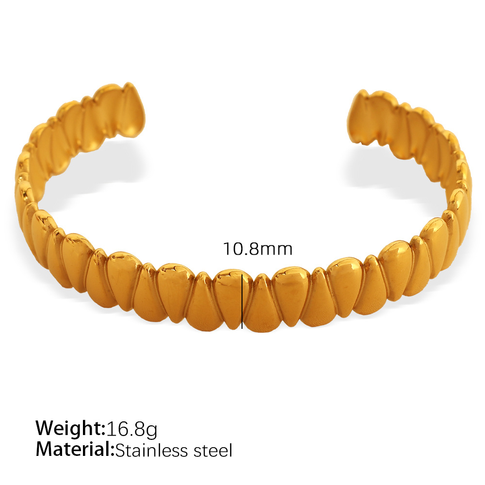 3:Sz148 adjustable gold bracelet