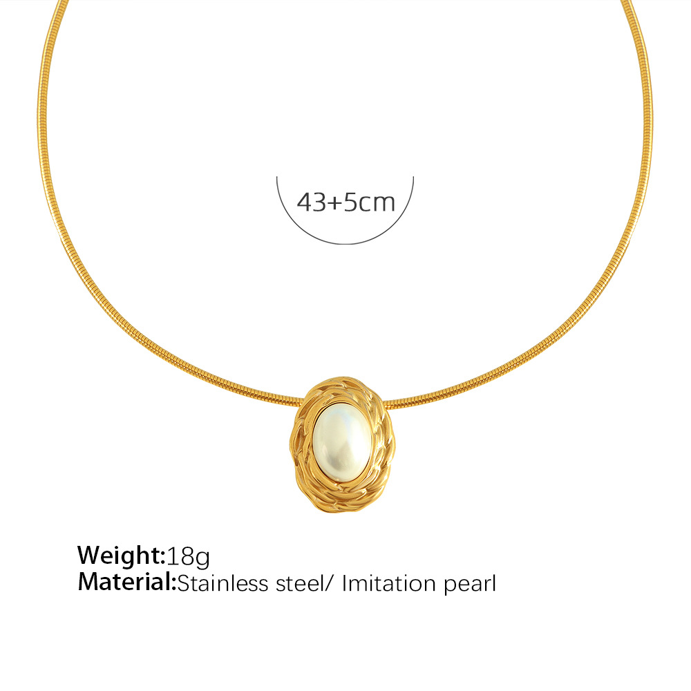 2:XL80 plastic beads gold necklace