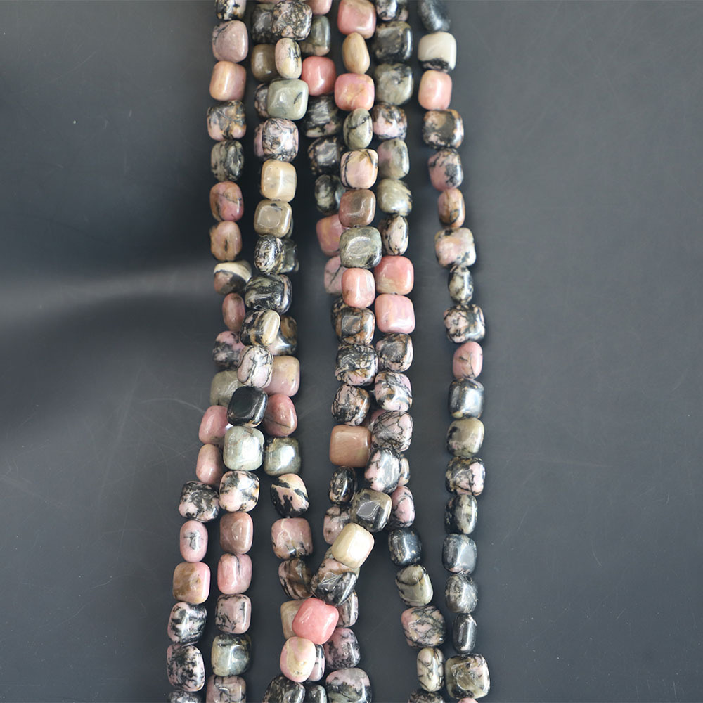 20:Black lines and red stripes