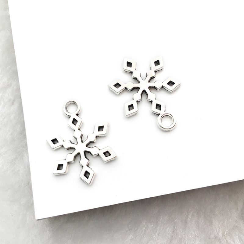 5:1 antique silver snowflake 15x17mm-13882