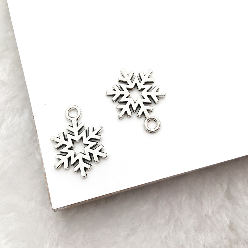 7:1 antique silver snowflake 15x17mm-13884